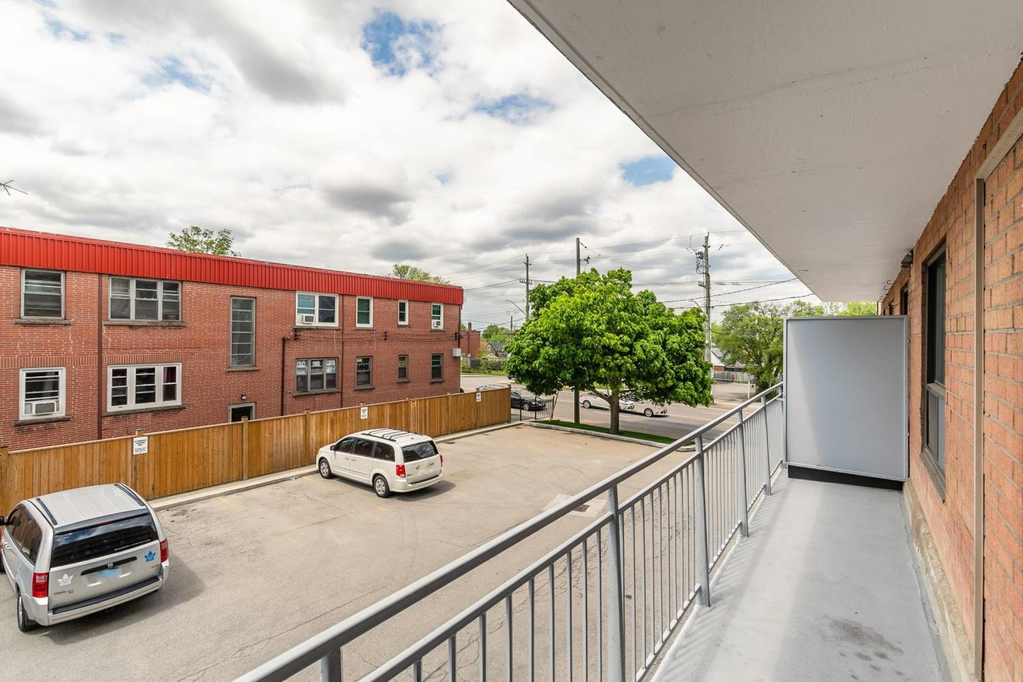 Glenview West Apartment With Patio - Near Downtown Hamilton Exterior photo