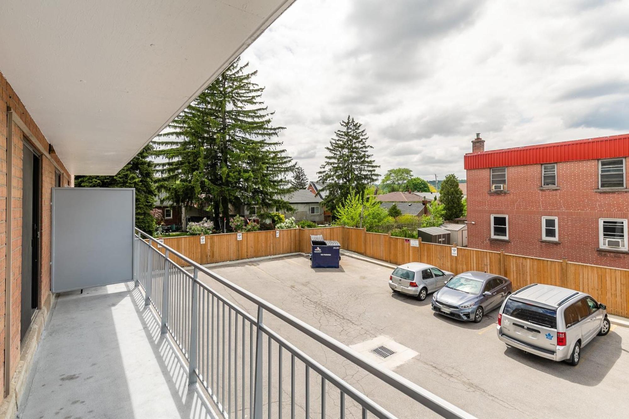 Glenview West Apartment With Patio - Near Downtown Hamilton Exterior photo